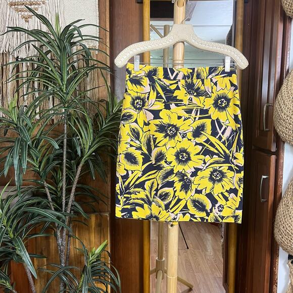 Yellow Navy Floral Pencil Skirt 00 | Knee Length Preppy Classic Chic Workwear - Picture 2 of 11